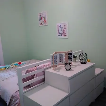 Apartament's Veiga Areeiro 게스트하우스 리스본